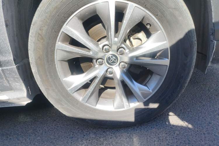 Used Toyota Highlander 2018 2.0T Four-Wheel Drive Elite Edition 7 Seats China V Standard Right Front Wheel Hub