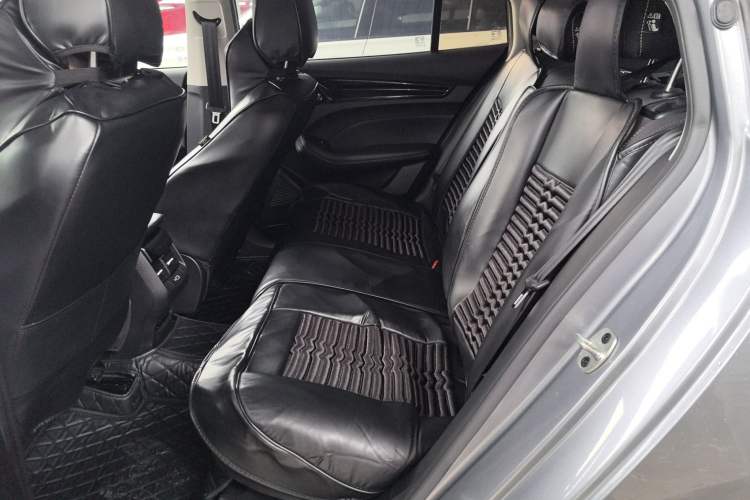 Used Roewe i5 2021 1.5L CVT Platinum Edition
