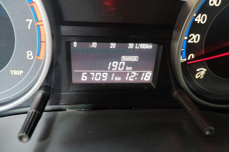 Used Suzuki SX4 2012 1.6L Manual Ruiqi Model Odometer Close Up