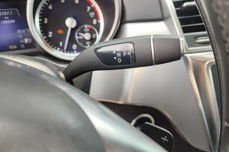 Used Mercedes-Benz M-Class 2014 ML 320 4MATIC Gear Lever