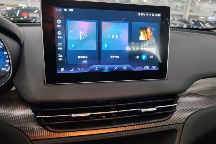 Used Hongqi E-QM5 2022 431 km Charge & Enjoy Edition