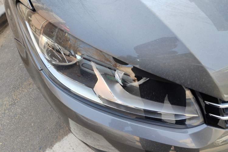 Used Volkswagen Touran 2011 1.4T DSG Zhiya Edition 5 Seats Right Front Headlight