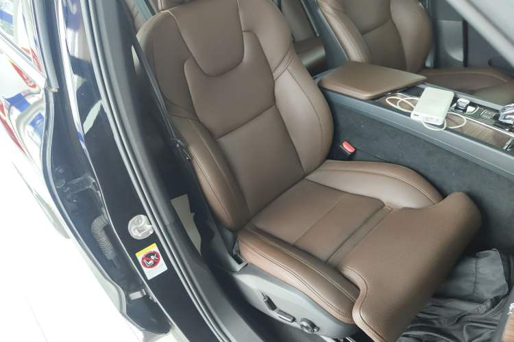 Used Volvo XC60 New Energy 2025 Plug-in Hybrid Long-Range All-Wheel Drive Smart Luxury Edition