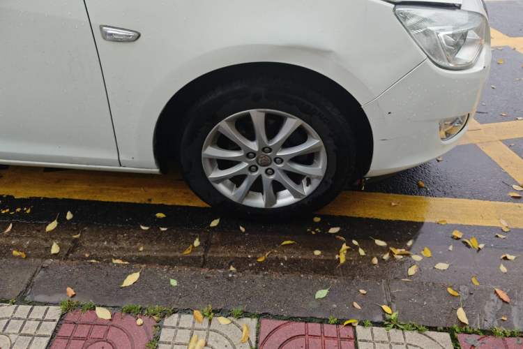 Used Buick GT 2014 XT 1.6L Automatic Fashion Edition Right Front Wheel Hub