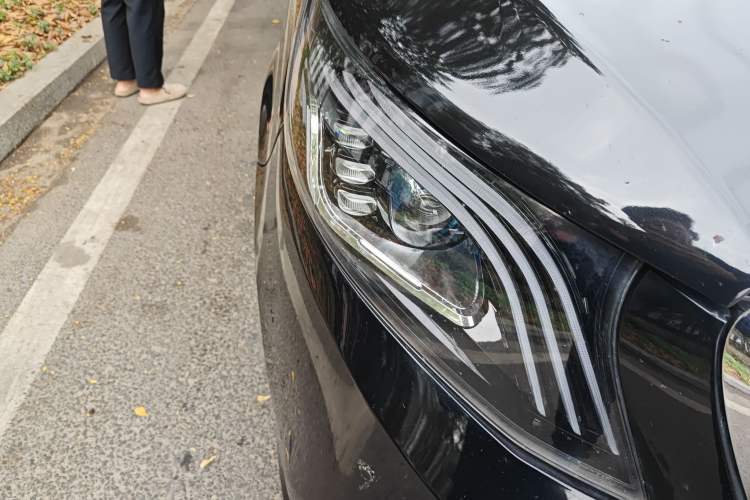 Used Mercedes-Benz Vito 2021 2.0T Elite Version 7 Seats Right Front Headlight