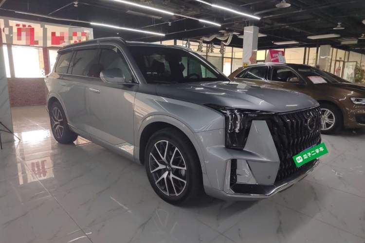 Used GAC Trumpchi GS8 2022 Dual-Engine Series 2.0TM Two-Wheel Drive Prestige Edition (7 Seats) Front Right 45 Deg