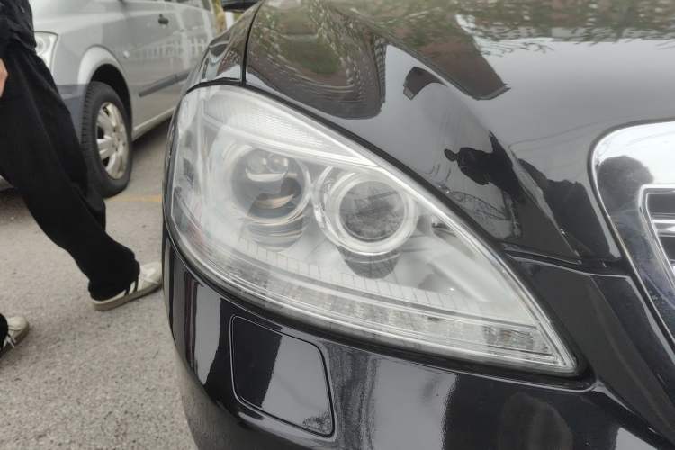 Used Mercedes-Benz S-Class 2012 S 300 L Business-Class Grand Edition Right Front Headlight