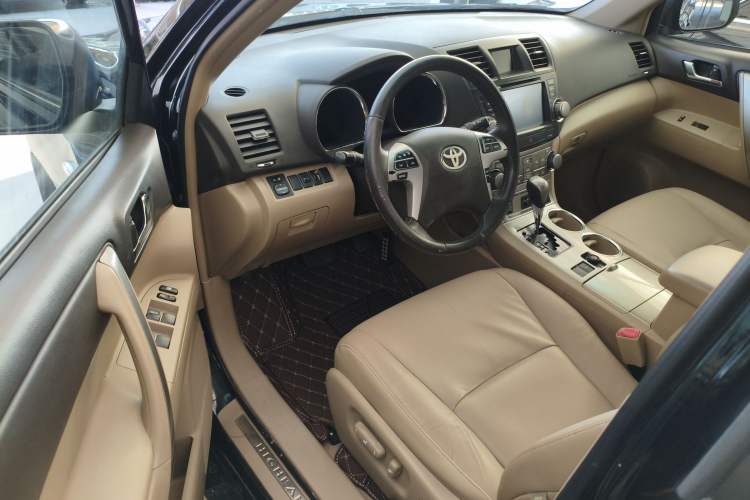 Used Toyota Highlander 2012 2.7L Two-Wheel Drive 7-Seater Luxury Edition Driver Seat