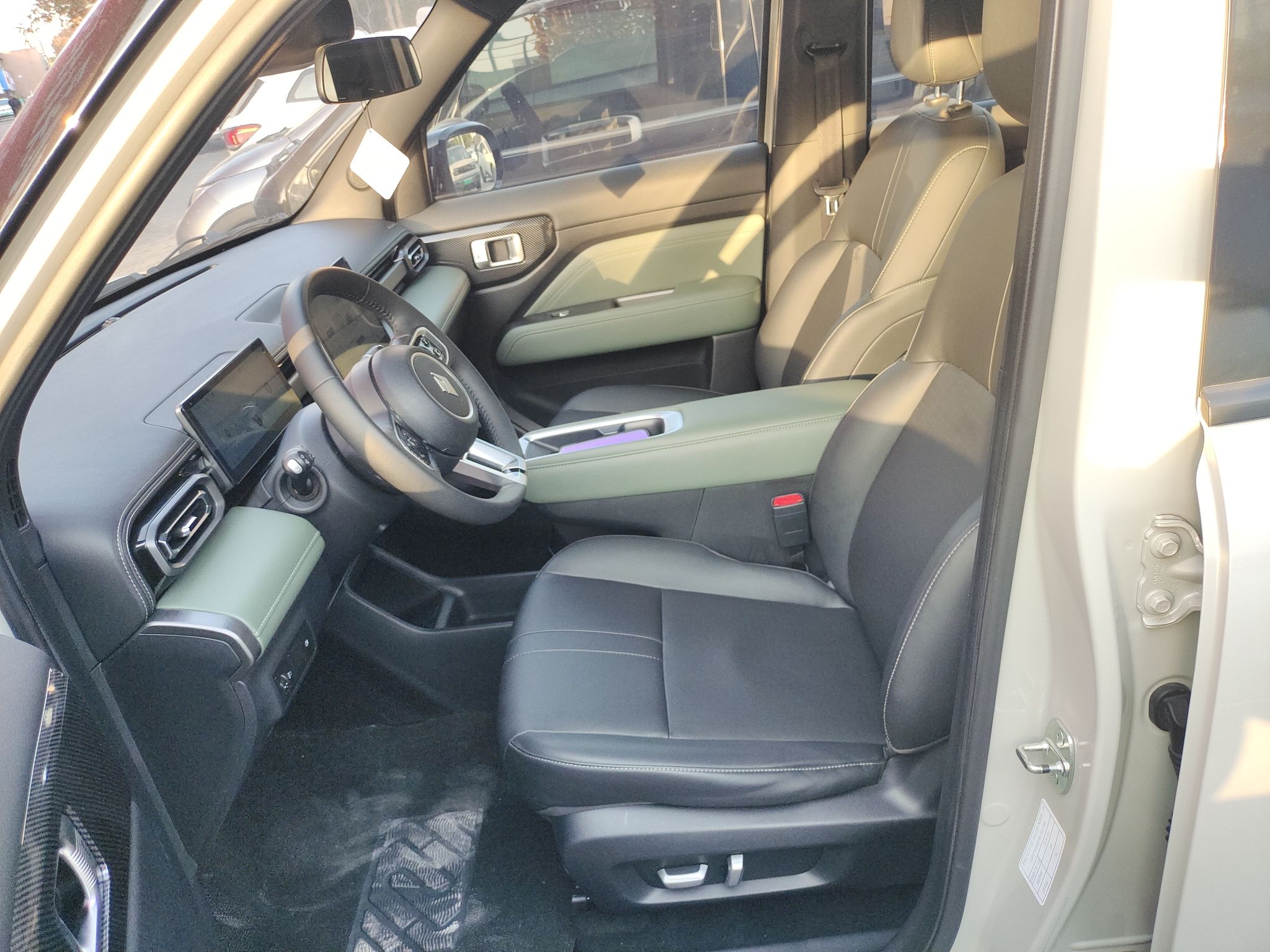 المقاعد الأمامية داخل السيارة