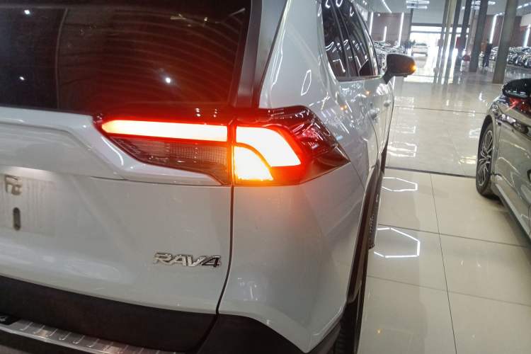 Used Toyota RAV4 2020 2.0L CVT Two-Wheel Drive Fashion Edition
