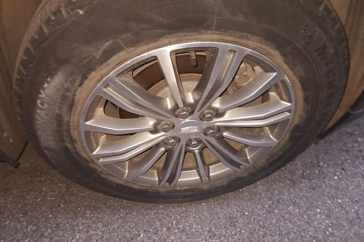 Used Cadillac XT5 2018 25T Luxury Model
