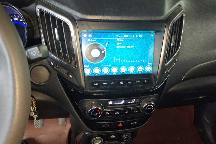 Used CHANGAN CS15 2016 1.5L Manual Fashion Edition Audio And AC Panel