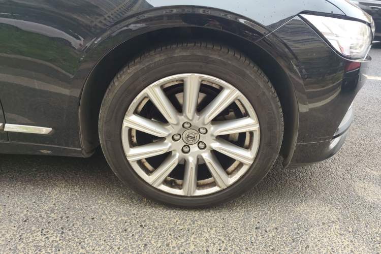 Used Volvo S90 2020 T5 Zhiyuan Luxury Edition Right Front Wheel Hub