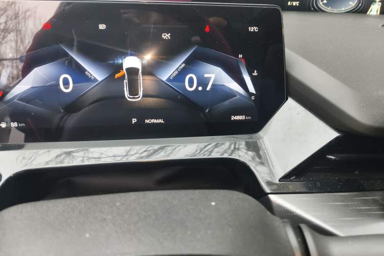 Used CHANGAN OSHAN Z6 2023 Blue Whale 2.0T Automatic Zhiyuan Model
