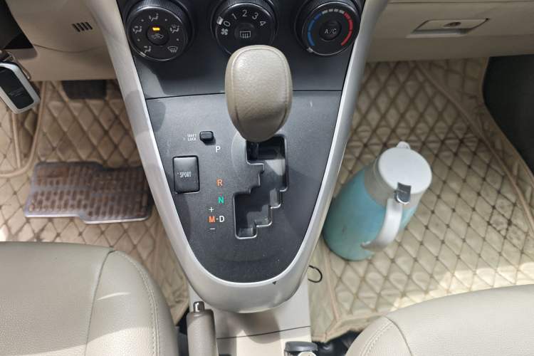 Used Toyota Verso 2014 Starlight 180E CVT Elite Edition Gear Lever