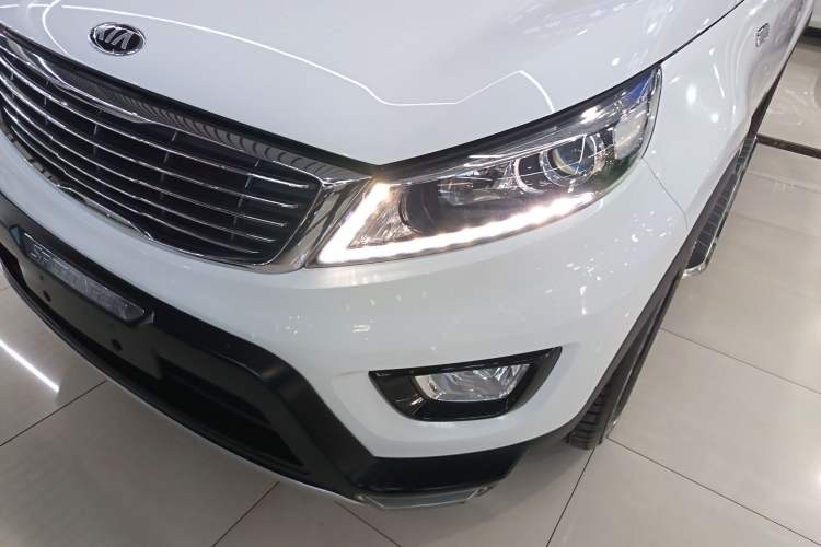 Used Kia Sportage R 2015 2.0L Automatic Two-Wheel Drive DLX Model Left Front Headlight