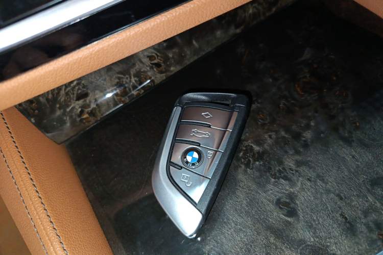 Used BMW 5 Series 2018 Restyled 530Li Leading Edition M Sport Package Vehicle Key