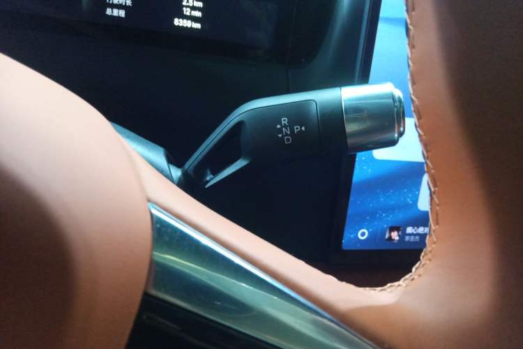 Used Geely Galaxy M9 2025 Model 230km Two-Wheel-Drive Exploration Edition Gear Lever