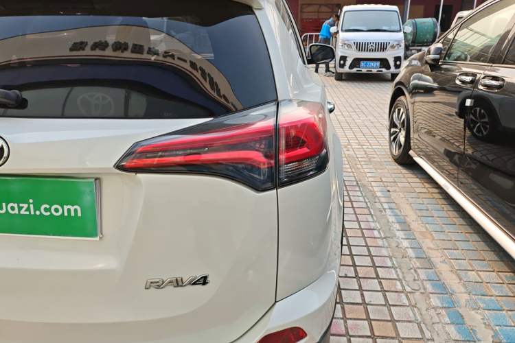 Used Toyota RAV4 2016 2.0L CVT Two-Wheel Drive Fashion Edition China V Standard Right Rear Taillight