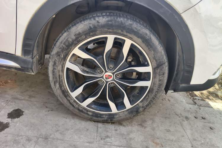 Used Roewe RX5 2016 20T Two-Wheel Drive Manual Transmission Internet Smart Edition
