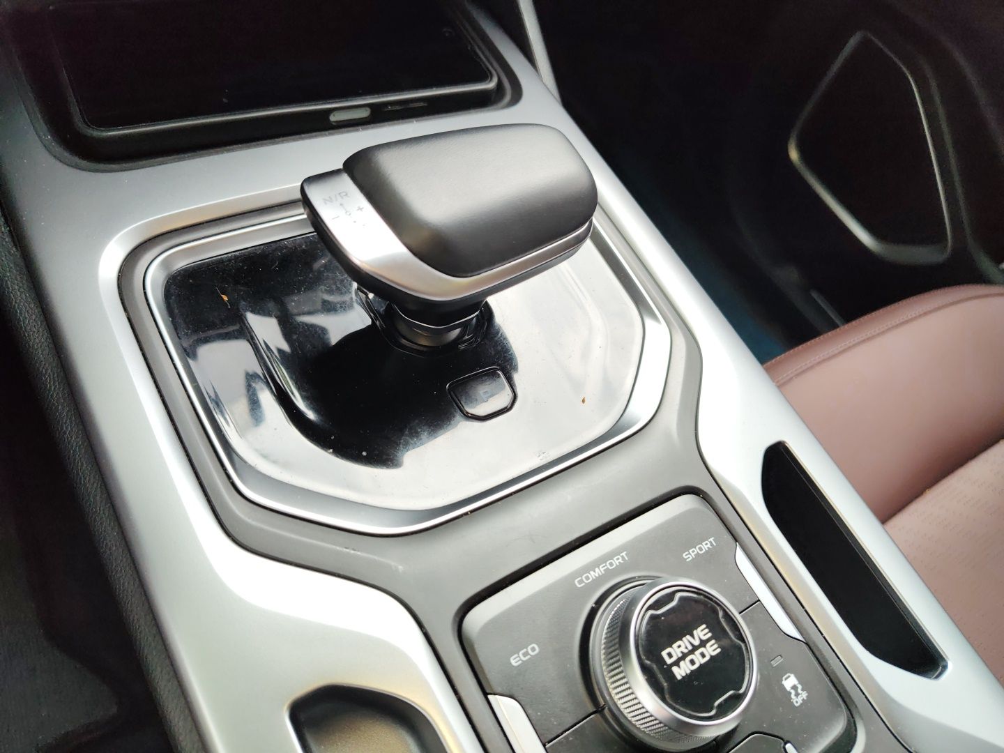 Geely Auto Haoyue 2022 1.8TD DCT Luxury 7-Seater — снимка 14