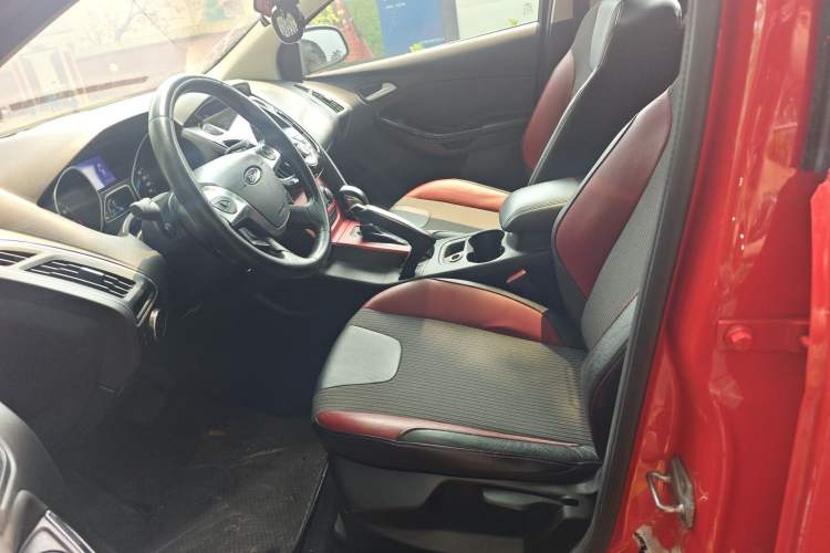 Used Ford Focus 2012 Hatchback 2.0L Automatic Luxury Sport Model Left Front Seat