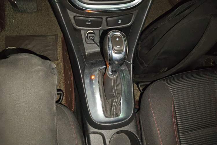 Used Buick Encore 2015 1.4T Automatic Two-Wheel Drive Urban Elite Version Gear Lever