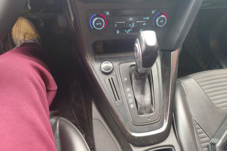 Used Ford Focus 2017 Sedan 1.6L Automatic Fashion Edition Smart Drive Version
