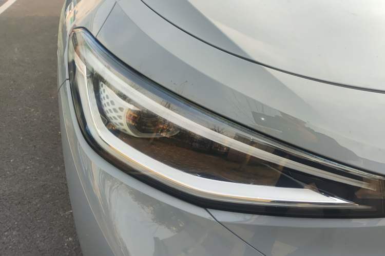 Used Volkswagen ID.4 CROZZ 2021 Long-Range Lite PRO Two-Wheel Drive Version Right Front Headlight