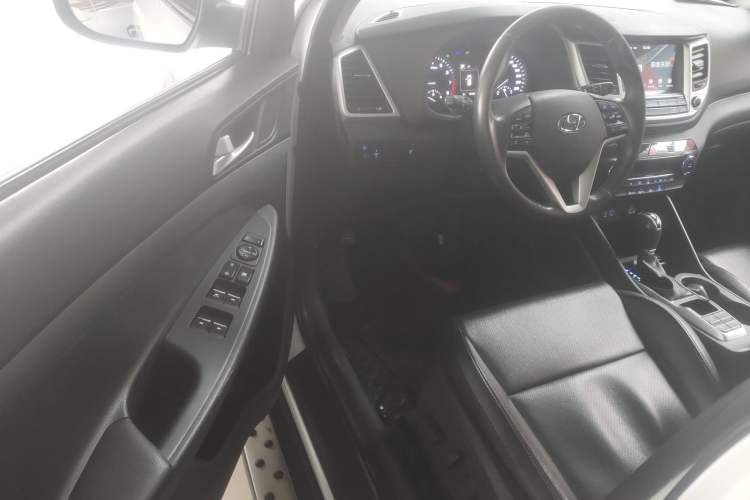 Used Hyundai Tucson 2018 1.6T Dual-Clutch Two-Wheel Drive 15th Anniversary Special Edition
