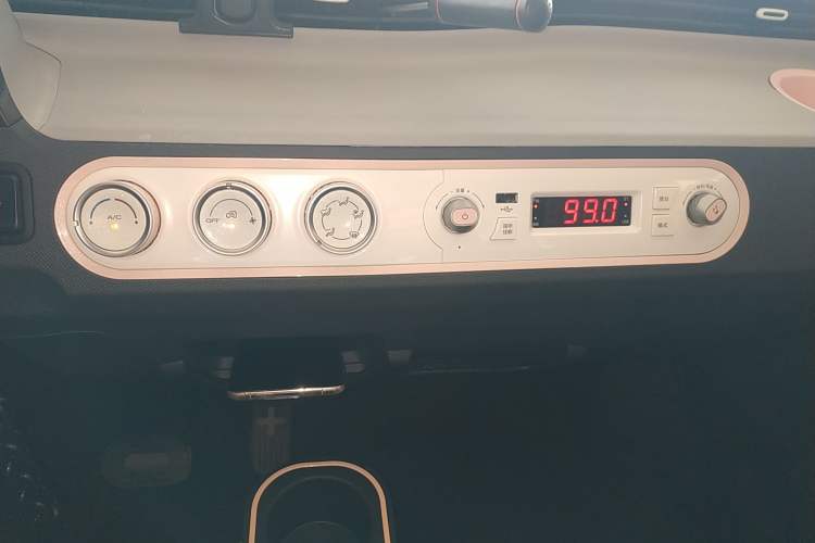 Used Wuling Hongguang MINIEV 2021 Macaron Premium Model – Lithium Iron Phosphate