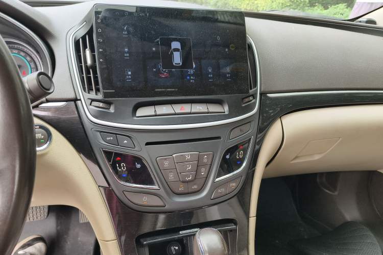 Used Buick Regal 2014 2.0L Elite Fashion Edition Audio And AC Panel