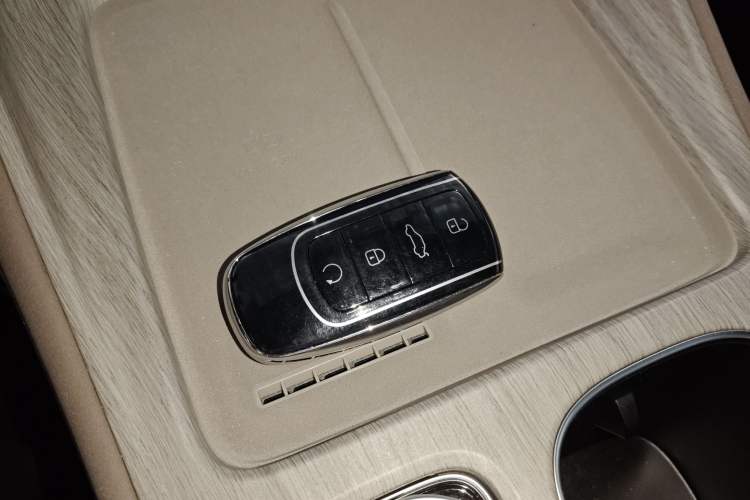 Used Chery Tiggo 8 PLUS C-DM 2025 1.5T 116 km Prestige Version 5 Seats