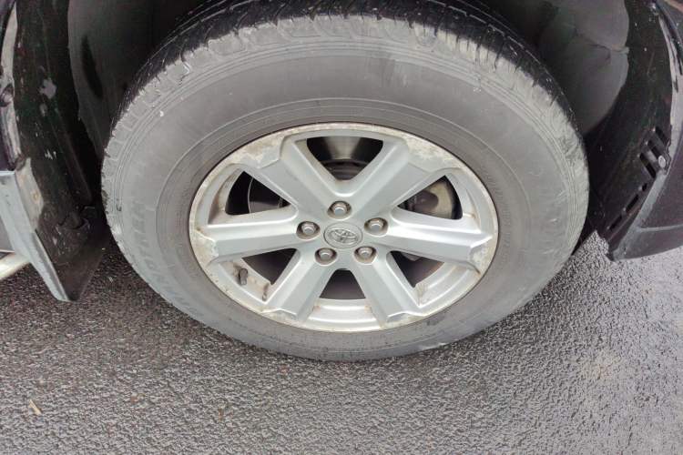 Used Toyota Highlander 2013 2.7L Two-Wheel Drive 5-Seater Purple Gold Edition Right Front Wheel Hub