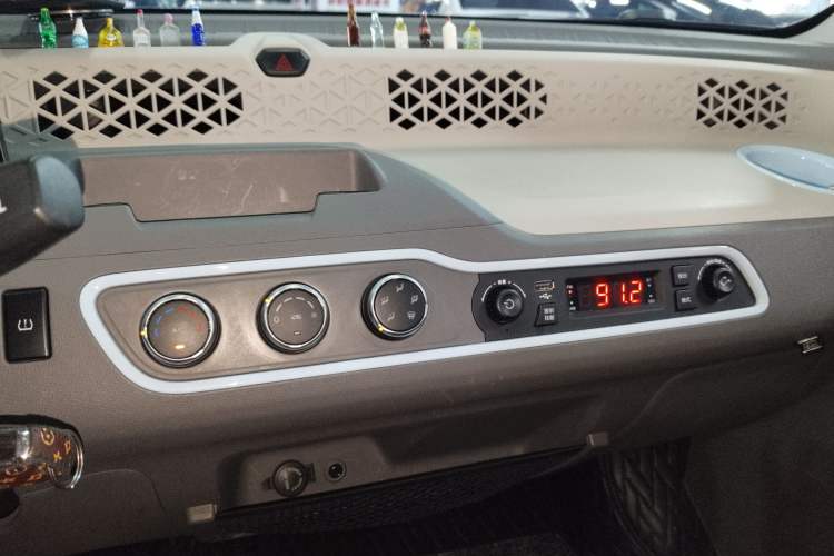 Used Dongfeng Fengon MINIEV 2022 Shishi Style Luxury Version Audio And AC Panel