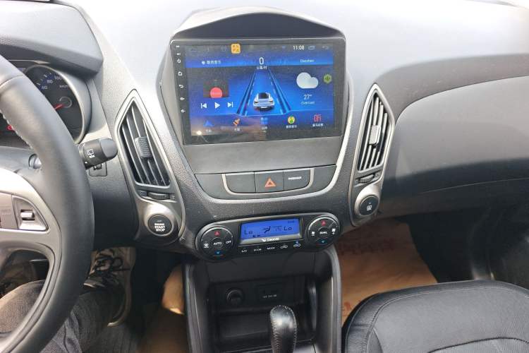 Used Hyundai ix35 2015 2.0L Automatic 2WD Smart Version China V Standard Audio And AC Panel