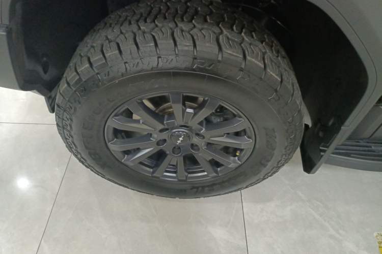 Used Formula Leopard 5 2023 Explore Edition Exterior 4