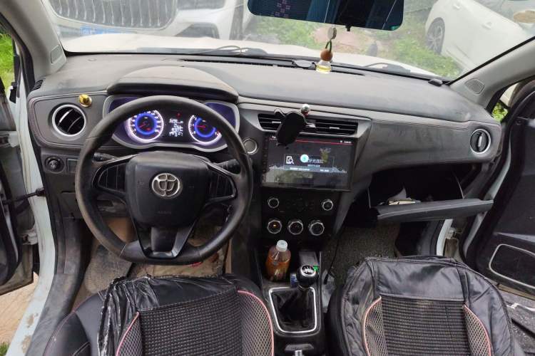 Used Brilliance V3 2016 1.5L Manual Comfort Model Center Console