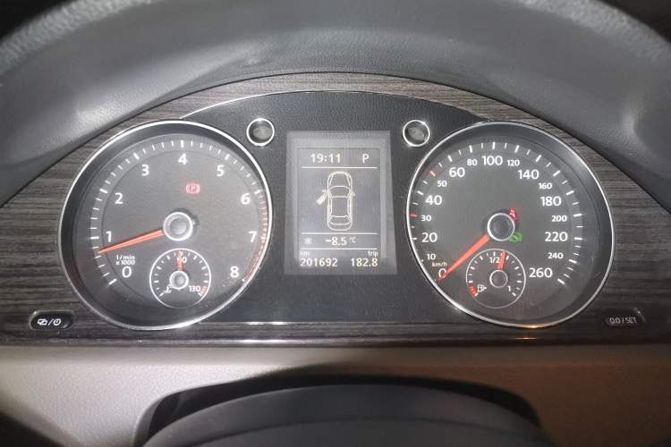 Used Volkswagen Magotan 2012 Facelift 2.0 TSI Prestige Model