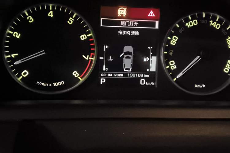 Used Land Rover Discovery 2015 3.0 SC V6 HSE Odometer Close Up