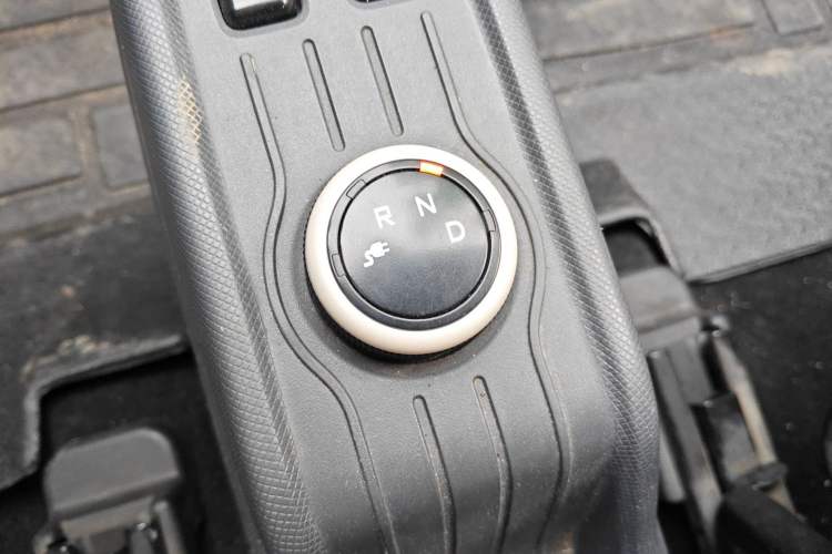 Used Wuling Hongguang MINIEV 2022 Macaron Premium Model – Lithium Iron Phosphate Gear Lever
