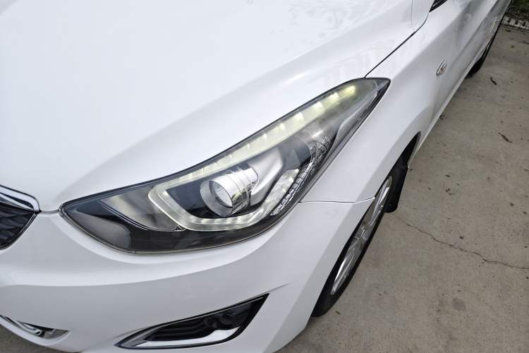 Used Hyundai Elantra (5th Generation / Langdong) 2016 1.6L Automatic Smart Version
