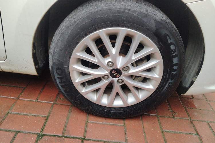 Used Kia K2 2017 Sedan 1.4L Manual Transmission GLS Right Front Wheel Hub