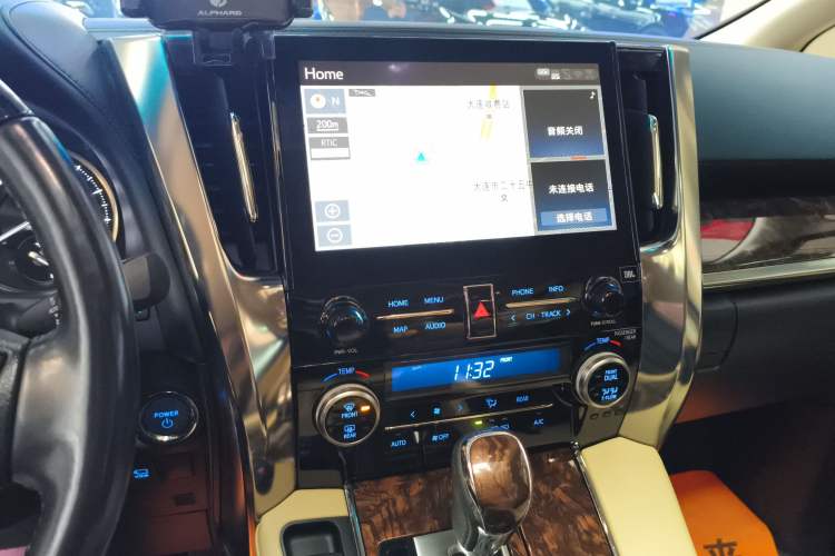 Used Toyota Alphard 2020 Dual-Engine 2.5L Luxury Edition Audio And AC Panel