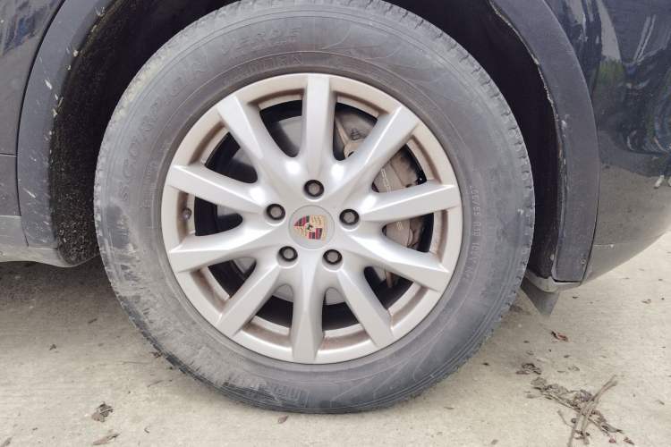 Used Porsche Cayenne 2013 3.6L automatic transmission U.S. specification Right Front Wheel Hub