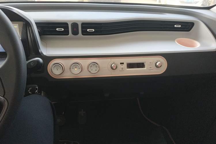 Used Wuling Hongguang MINIEV 2021 Macaron Premium Model – Lithium-NMC Audio And AC Panel