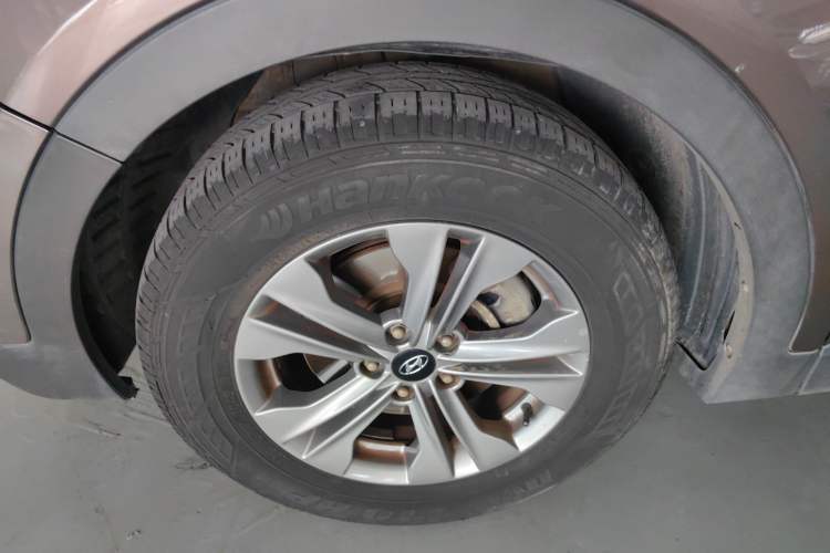 Used Hyundai Santa Fe 2015 2.0T Automatic Two-Wheel Drive Smart Version 5 Seats
