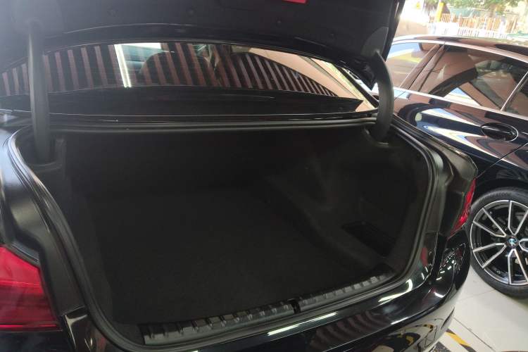 Used BMW 5 Series 2019 Facelifted 530Li Leading Edition Luxury Package