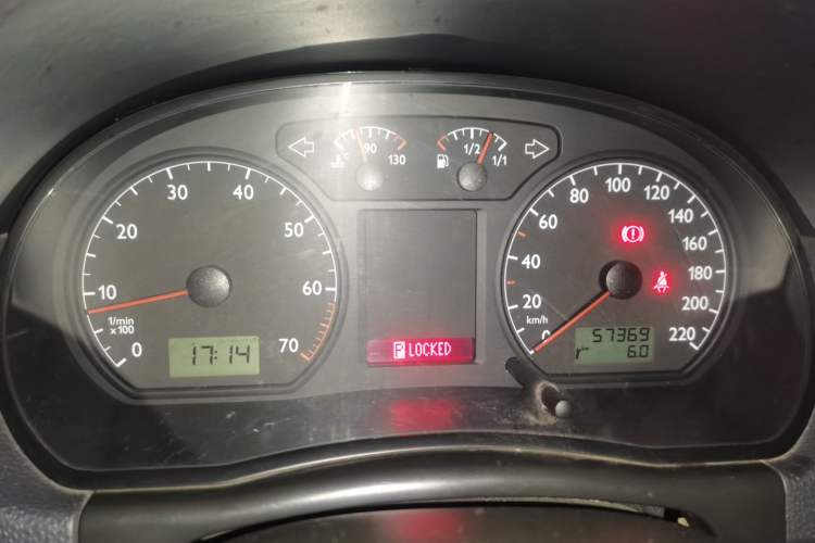 Used Volkswagen Polo 2009 Jingqing 1.6L Automatic Fashion Edition Instrument Cluster