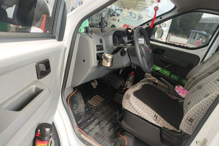 Used Wuling Yangguang 2024 300km Range Practical Window-Sealed Version 75kW